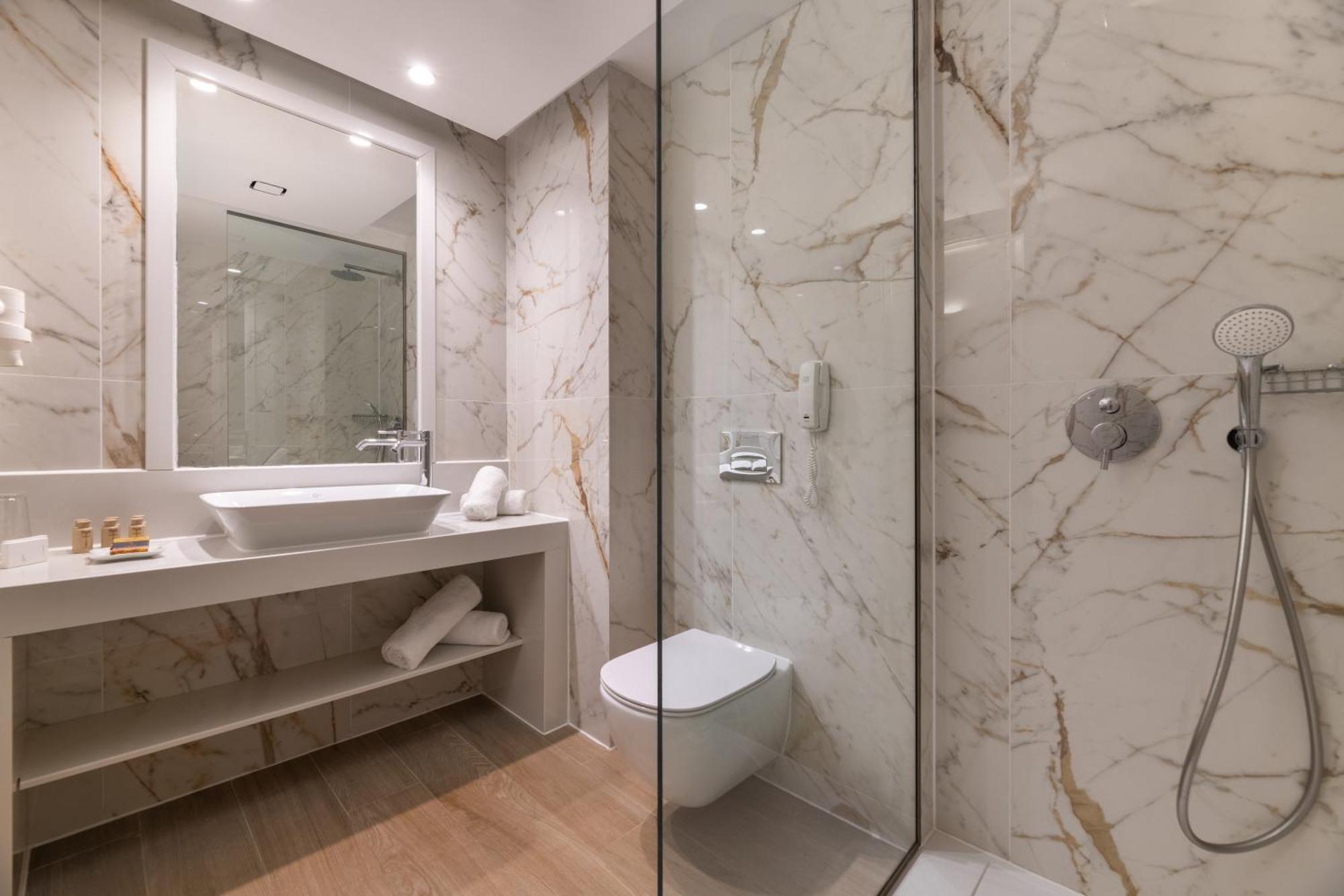 Acandia Hotel 4*