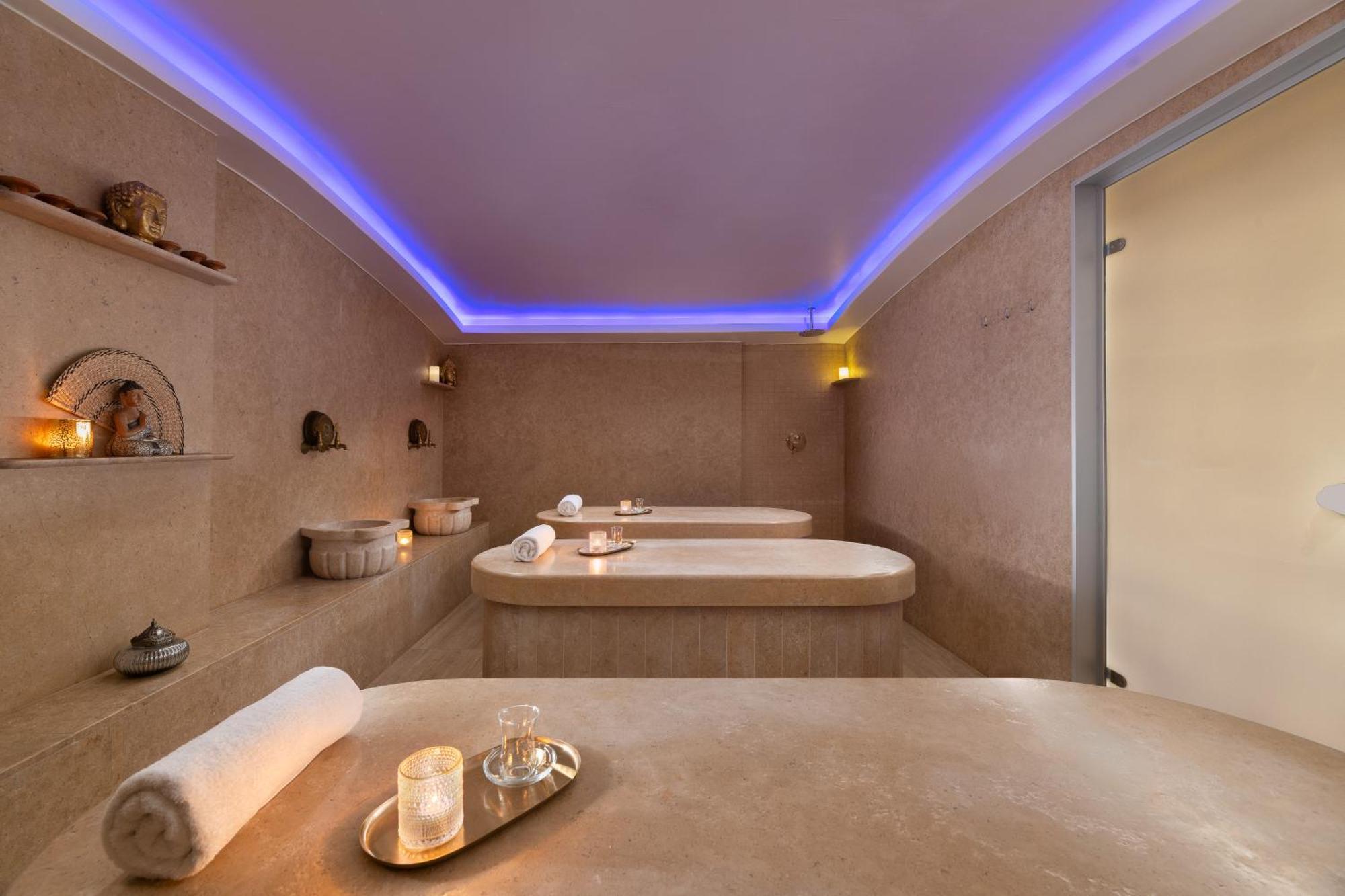Acandia Hotel
